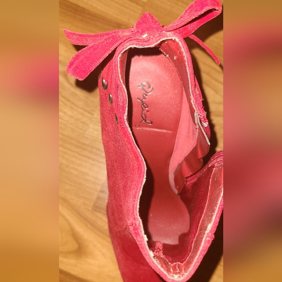 Qupid Red Faux-Suede Ankle Boots - Picture 5 of 6